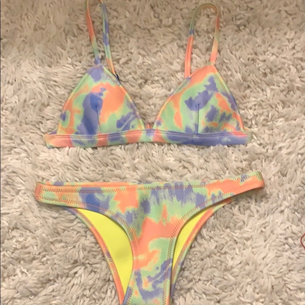 TRIANGLE TIE DYE BIKINI SET